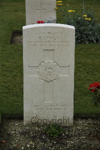 Philosophe British Cemetery Mazingarbe - Livock, Harry