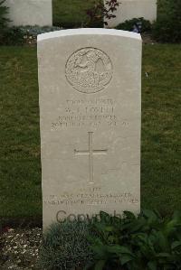 Philosophe British Cemetery Mazingarbe - Lovett, William Ireland