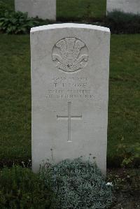 Philosophe British Cemetery Mazingarbe - Lowe, T J