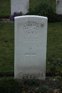 Philosophe British Cemetery Mazingarbe - Lynch, T