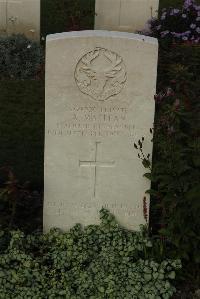 Philosophe British Cemetery Mazingarbe - MacLean, Angus