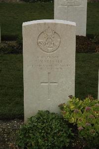 Philosophe British Cemetery Mazingarbe - Marshall, F