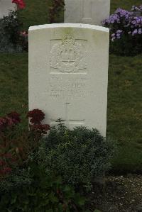 Philosophe British Cemetery Mazingarbe - Mayhew, R