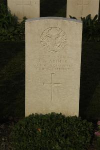 Philosophe British Cemetery Mazingarbe - McArthur, J