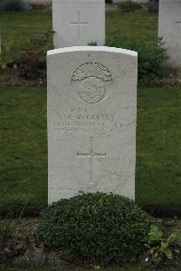 Philosophe British Cemetery Mazingarbe - McCarthy, D