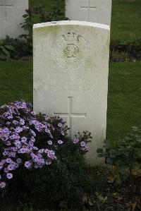Philosophe British Cemetery Mazingarbe - McClymont, A