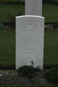 Philosophe British Cemetery Mazingarbe - McCready, R