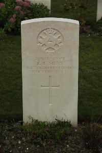Philosophe British Cemetery Mazingarbe - Nilan, L R
