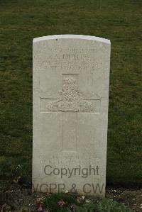 Philosophe British Cemetery Mazingarbe - Phillips, A