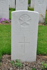 Honnechy British Cemetery - Barni, N H L