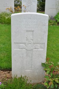 Honnechy British Cemetery - Hassey, James