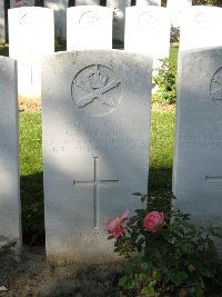 Houchin British Cemetery - Wiggins, C A