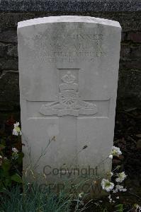 Lillers Communal Cemetery - Allan, James