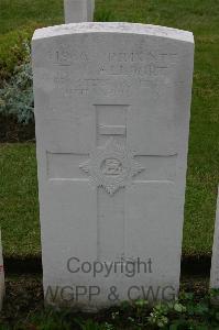 Lillers Communal Cemetery - Allport, T J