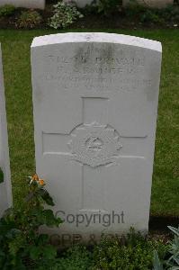 Lillers Communal Cemetery - Armiger, F