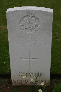 Lillers Communal Cemetery - Arnold, W G