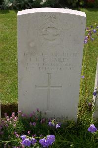 Lillers Communal Cemetery - Bailey, L K H