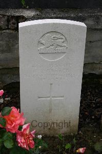 Lillers Communal Cemetery - Barker, H E