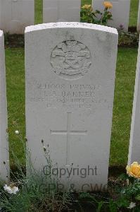 Lillers Communal Cemetery - Barker, Leonard Augustine