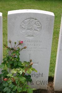 Lillers Communal Cemetery - Bayley, T W
