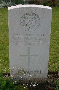 Lillers Communal Cemetery - Brenchley, E E