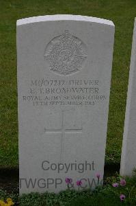 Lillers Communal Cemetery - Broadwater, E T