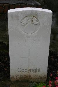 Lillers Communal Cemetery - Brooks, J