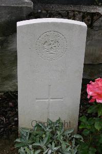 Lillers Communal Cemetery - Brown, Donald