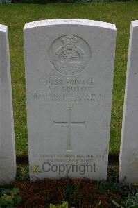 Lillers Communal Cemetery - Bruton, Arthur Cyril