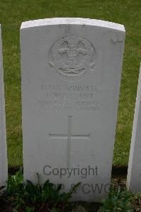 Lillers Communal Cemetery - Bryant, H W
