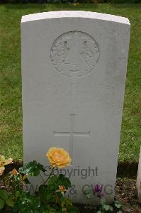 Lillers Communal Cemetery - Cameron, James