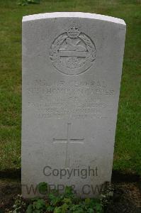 Lillers Communal Cemetery - Capper, Sir Thompson