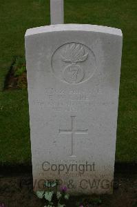 Lillers Communal Cemetery - Carew, Evelyn Wheadon