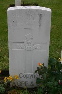 Lillers Communal Cemetery - Cole, John