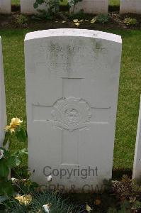 Lillers Communal Cemetery - Collis, Louis