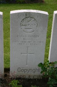 Lillers Communal Cemetery - Cox, H