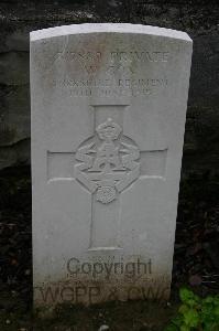 Lillers Communal Cemetery - Cox, W