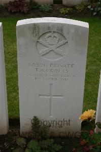 Lillers Communal Cemetery - Crofts, T A