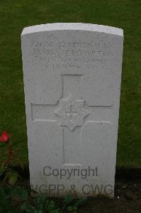 Lillers Communal Cemetery - Crompton, James