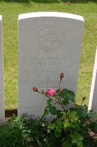 Lillers Communal Cemetery - Davidge, E H