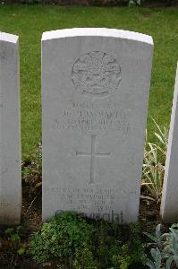 Lillers Communal Cemetery - Davies, Joshua