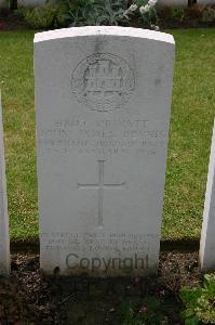 Lillers Communal Cemetery - Dennis, John James