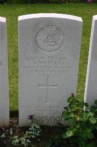 Lillers Communal Cemetery - Douglas, W