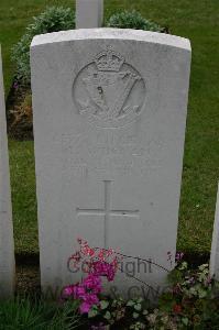 Lillers Communal Cemetery - Duignan, Christopher