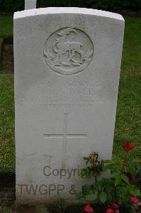 Lillers Communal Cemetery - Dyer, W J S