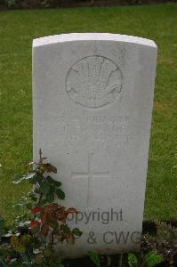 Lillers Communal Cemetery - Edwards, J