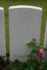 Lillers Communal Cemetery - Erskine, W S K