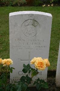 Lillers Communal Cemetery - Eslick, John Thomson