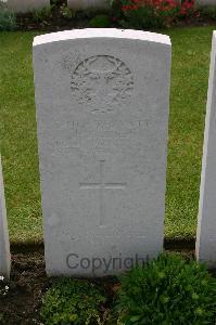 Lillers Communal Cemetery - Farmer, J