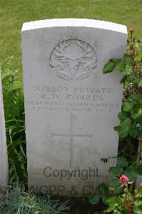 Lillers Communal Cemetery - Forbes, Ronald Dingwall